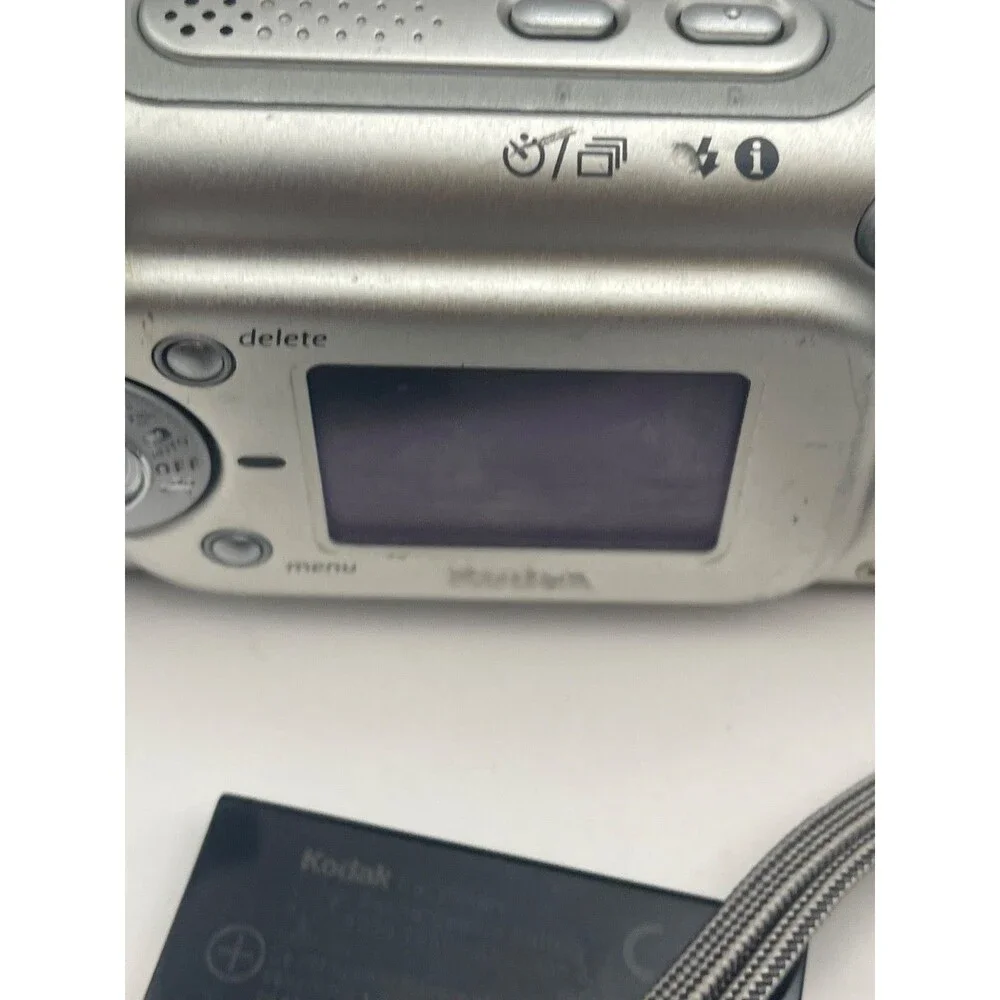 Kodak EasyShare LS443 4MP Digital Camera Parts Repair + 2 Batteries Charger Case